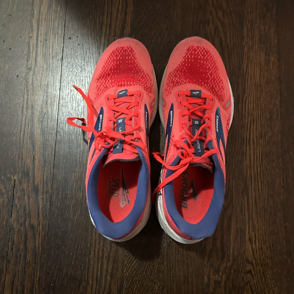 Lightly used brooks running shoes